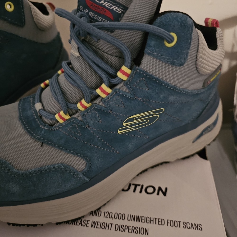 Comp toe boots  sckechers used.